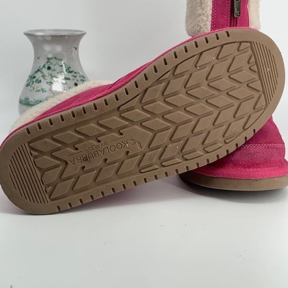 Koolaburra Pink Boots with Cream Lining - Picture 4 of 10